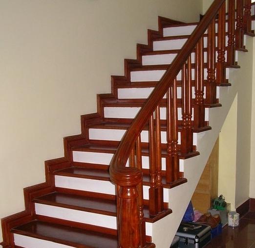Cầu thang gỗ lim giá rẻ Cầu thang gỗ lim giá rẻ